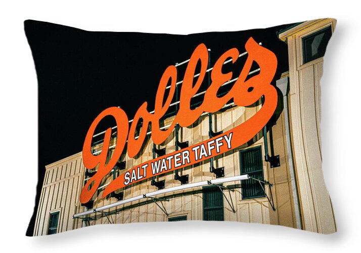 Famous Dolles Salt Water Taffy Sign - Throw Pillow